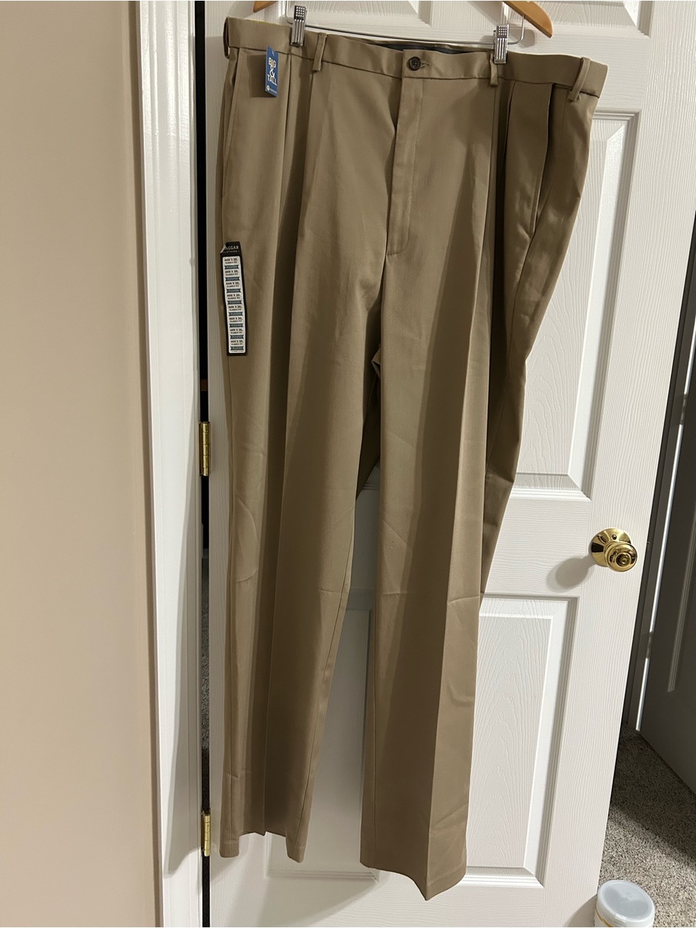 Haggar Big & Tall Khaki Classic Fit Pleated No Iron NWT Pants 44x38 - Picture 2 of 5